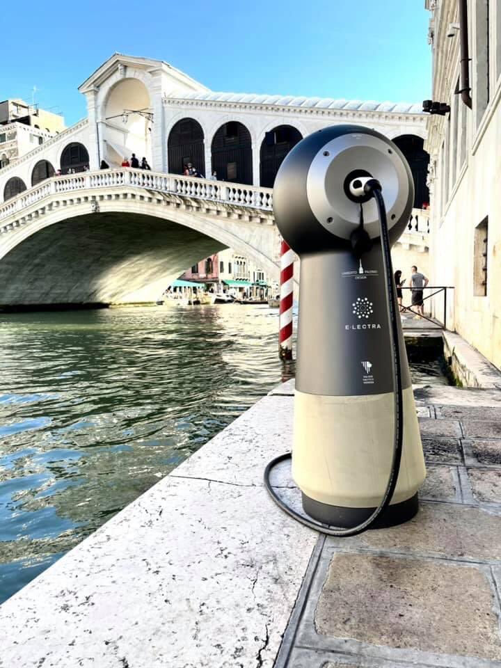 TonPret's tweet photo. Venice, May 29 the unveiling of the energy station of the famous Italian designer Umberto Palermo. Together with 15 other international artists from four different continents, I was asked to create an art edition. Thanks to artistic director Antonio Perotti. #art #design #Venice https://t.co/Vb79dZ8Jhv