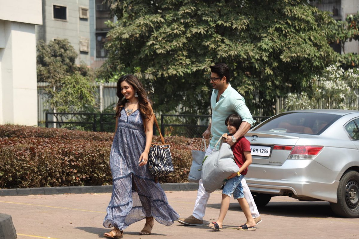 Koimoi's tweet photo. Check out these BTS  pictures from the series  #BrokenButBeautiful3!

@sidharth_shukla #SidharthShukla #JahnaviDhanrajgir https://t.co/winWskU6nT