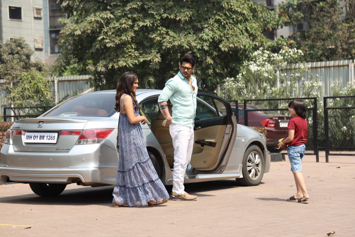 Koimoi's tweet photo. Check out these BTS  pictures from the series  #BrokenButBeautiful3!

@sidharth_shukla #SidharthShukla #JahnaviDhanrajgir https://t.co/winWskU6nT