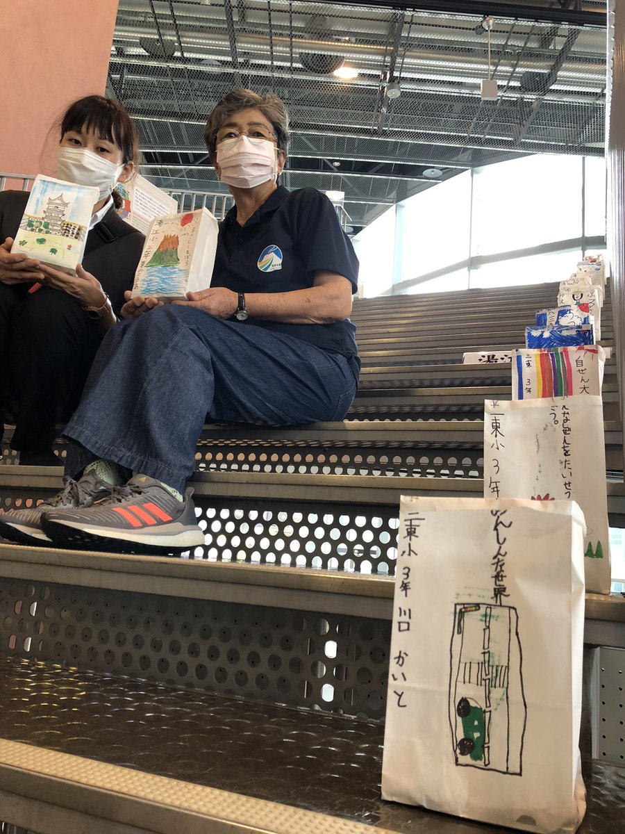 nbc_radio's tweet photo. 【SKPさな】
雲仙岳災害記念館（がまだすドーム）では昨日6月2日から明日6月4日まで『いのりの灯』という追悼行事が行われます🕯
キャンドルは島原半島の幼稚園児・小中学生が作ったものです✨
制作した時に語り部の方により講話も行われたそうです
今回は語り部の林さんに伺いました
#なうNBCラジオ https://t.co/oTY8oCjwq5
