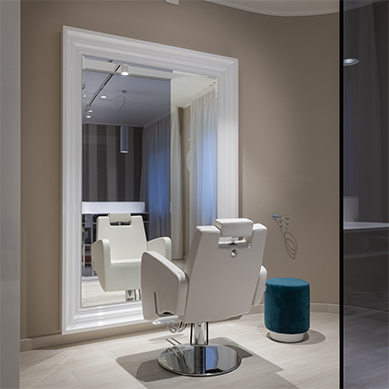 "Elegance is the balance between proportions, emotion and surprise." (Valentino)
📍 Natural Chic by Giliola 
✏️ Project by Gamma Design

#gammabross #naturalchicbygiliola #gammadesign #salonfurniture #salondesign #salonowner #salondecor #saloninteriors #modernsalon #italiandesign