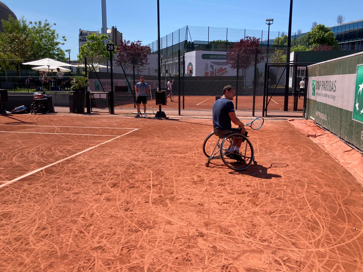 Dernier jour d'entraînement avant d'entamer <a href="/rolandgarros/">Roland-Garros</a> demain 👊

<a href="/SKODABE/">SKODA Belgium</a> #GarageLlorens <a href="/Partenamut/">Partenamut</a> #OrthopedieToussaint <a href="/head_tennis/">HEAD Tennis</a> @ADEPS_OFFICIEL <a href="/LigueHandisport/">Ligue Handisport Francophone (LHF)</a> <a href="/Cap_48/">CAP48 - RTBF</a> #CapSurlOr