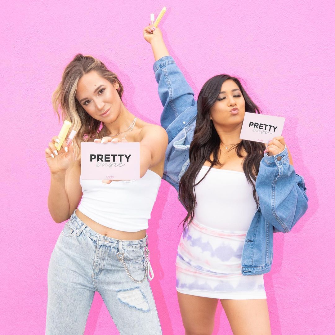 Chantz_p95's tweet photo. I've been going back and forth for a while thinking if i should get the @prettybasic × @tartecosmetics collection, and recently watching @ALISHAMARIE 's vlog i finally purchased i. I'm not the best at make-up but maybe this will push me into experimenting and improving my skills. https://t.co/pCboDhkHqy