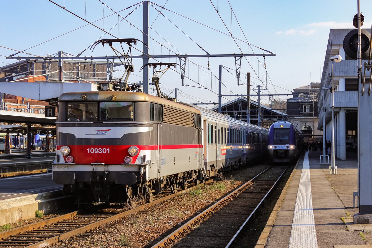 Notre #association a pour but premier de maintenir en état de marche une locomotive de la #SNCF, la #BB9301.
Pour but ultime de faire la promotion de cette locomotive au travers de trains spéciaux et/ou expositions mettant en valeur le #patrimoineSNCF ferroviaire français.