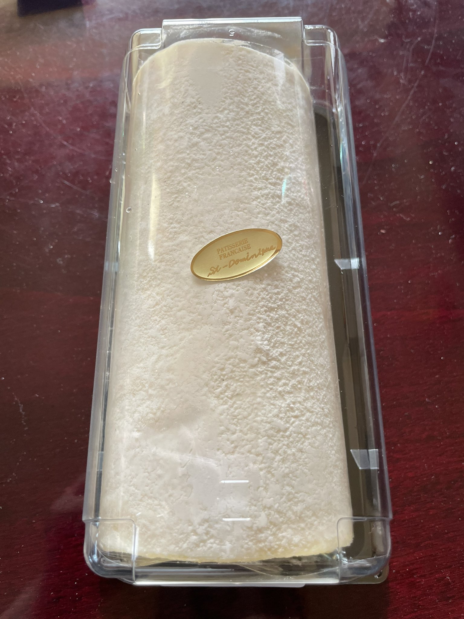しょた 苫小牧のサンドミニックに評判のロールケーキを買いに 店内に羽生結弦きゅんのサインいっぱい飾ってあったぁ さぁ食べよう ༥ もぐもぐ T Co Qlxty13czk Twitter