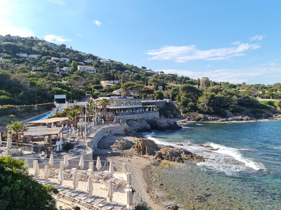 lapierreverte83's tweet photo. #JeudiPhoto
"Ultra essentiel" ce restaurant plage de rêve. Le cercle, calanque de Bonne Eau aux #Issambres est une table divine aux accents du sud & un éden avec une vue juste féerique #cotedazurfrance #onatousbesoindusud
@VisitCotedazur @VisitVar @EsterelCoteAzur @SUNSEAROC https://t.co/uSLJUmgLPf