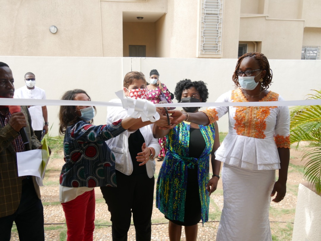 AmbCanBFA's tweet image. Ambassadrice 🇨🇦 @Carol_McQueen a été heureuse d'assister à  l'inauguration du siège commun à Cotonou de @CECI_Canada, @SUCO_org et #ProgrammeCLÉ (ow.ly/NF7i50F0YG4) 
58 ans de partenariat entre 🇧🇯 &amp;amp; 🇨🇦  via le partage de compétences de volontaires experts, qui se renforce👏