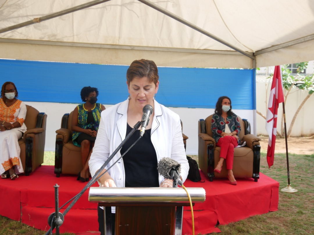 AmbCanBFA's tweet image. Ambassadrice 🇨🇦 @Carol_McQueen a été heureuse d'assister à  l'inauguration du siège commun à Cotonou de @CECI_Canada, @SUCO_org et #ProgrammeCLÉ (ow.ly/NF7i50F0YG4) 
58 ans de partenariat entre 🇧🇯 &amp;amp; 🇨🇦  via le partage de compétences de volontaires experts, qui se renforce👏