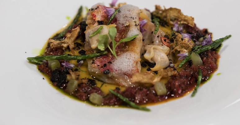 GastroCanarias's tweet photo. 🍽️🎉Este es el plato ganador del chef David Couñago, con el título "Mi mojo #mojo, que me pica el mojo", del I Concurso Nacional de Platos con #MojosdeTenerife armonizados con #VinosdeTenerife.
📸 @CabildoTenerife
➡️ https://t.co/XkQshksXyK
#TenerifeenMadridFusión
#MF2021 https://t.co/HpdwwS2CH1