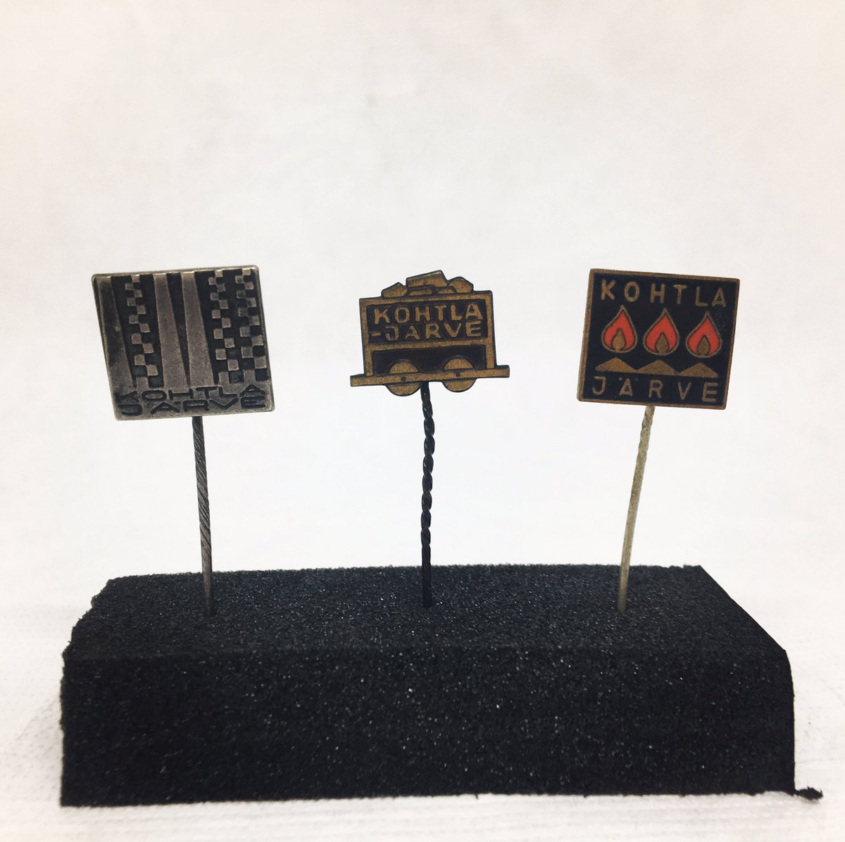 It’s always exciting to add new objects to our collection - these small pin badges come from Estonia, where they mined shale in the Kohtla Jarve region #shaleoil #shalemuseum #industrialhistory #museumcollections