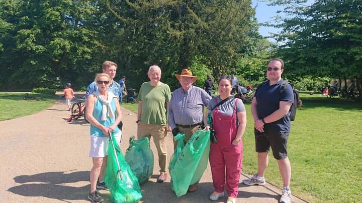 RonnieMushiso's tweet photo. Thank you to all who turned out to support @KeepBritainTidy  campaign in the three #Chiswick wards at weekend. Thanks to @ChiswickW4 for the publicity as well. https://t.co/R8U93VUYV1