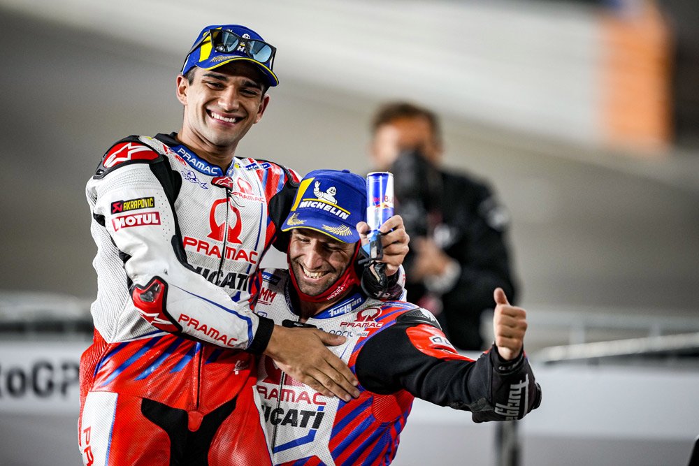 OFFICIAL - No change in Pramac: Zarco and Martin confirmed for 2022. Johann and Zarco will team up again next season on the Italian team's Ducati and will have two Factory Desmosedici GP22 via GPOne ow.ly/MAGY102LfVh