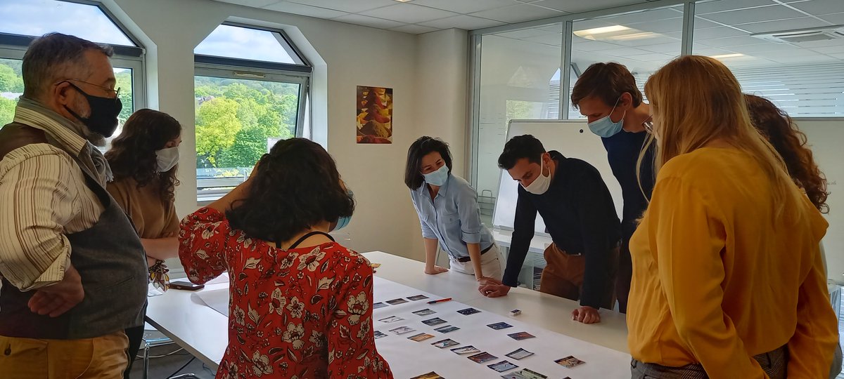 👋 La semaine dernière, nous avons organisé une première @FresqueDuClimat sur notre site de #ParisSaclay
🌎17 collaborateurs sensibilisés
♻ 2 magnifiques fresques qui serviront de décoration à nos nouveaux locaux
👉18 pistes d’actions identifiées pour l’entreprise
#earthday2021