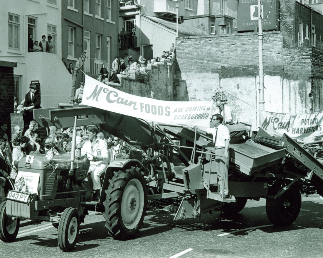 Together let's support Britain! We're proud to work with 250 British farmers and have been the largest purchaser of British potatoes for processing since 1969. Discover why buying British is even more important to your customers: bddy.me/3uGbpra #TBT #McCainFoods