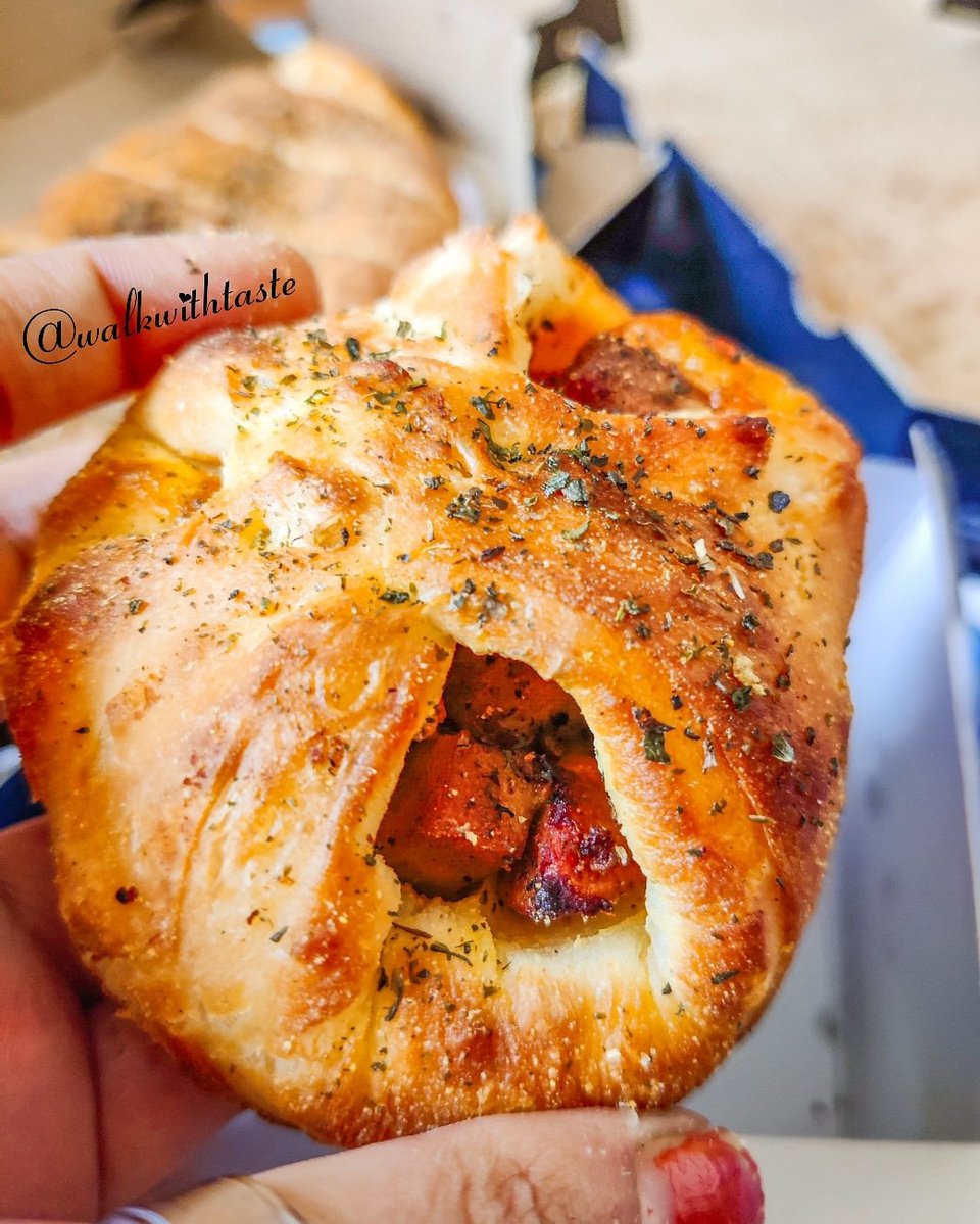 walkwithtaste's tweet photo. You like your Zingy to be Veg or Non veg? 🤔🤔🤔
.
Inframe: Zingy Parcel 🤤🤤🤤 
.
Follow ➡️ @walkwithtaste 
.
#lunch #Lunchtime #eatlocal #eat #foodie #FarCry6 #FoodTravelChat #Thursday #ThursdayTreat #foodies https://t.co/azKt61FBuW