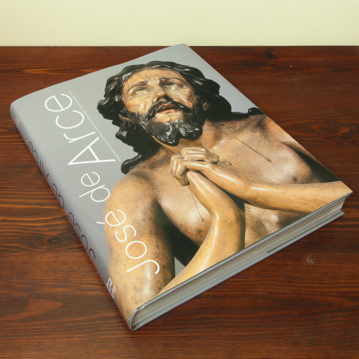 Hoy se celebra el #CorpusChristi2021. ¿Sabías que José de Arce realizó varios modelos para algunas de las figuras de plata que decoran la gran custodia de Juan de Arfe de la Catedral de Sevilla? Conócelos en el libro "José de Arce": bit.ly/3fKKiqE
#Corpus2021