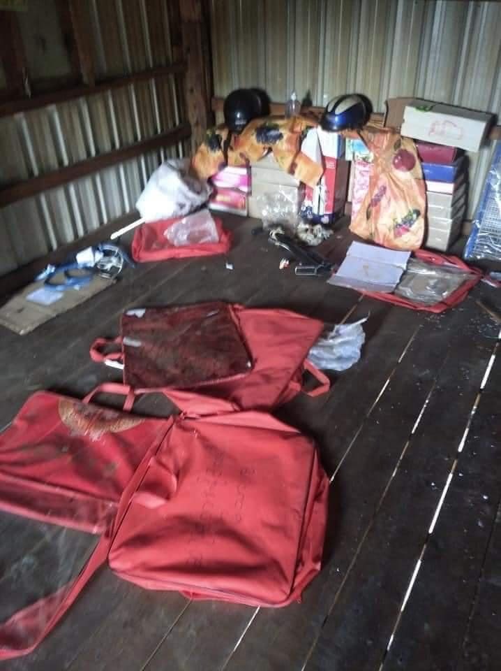 nslwin's tweet photo. KANPETLET, Chin State:

On June 2, SAC Terrorist Group randomly shot houses and schools. And they destroyed houses and stole clothes, gold, cash and other valuable things.

#June3Coup #WhatsHappeningInMyanmar #MilkTeaAlliance https://t.co/JbZmN3xgtt