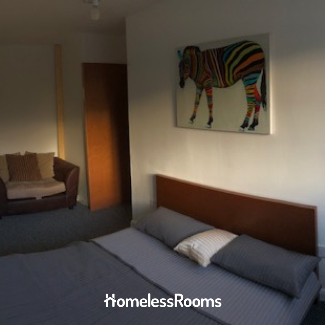 We have 2 remaining rooms in our Bartley Green house, and the house has a lovely kitchen! Hurry and check them out now!

Contact us now at Tel.: 0121 9696 Mobile/WhatsApp: 07305 576315
or visit us at homelessroomsbirmingham.co.uk