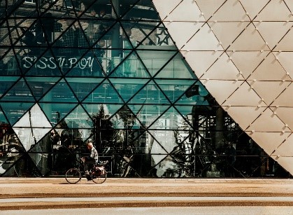 Heb jij ze al gespot?!  👀🛵
#zonnig #lekkerhoor #bijnaweekend #echopper
licht-op-eindhoven.nl/licht-op-eindh…
