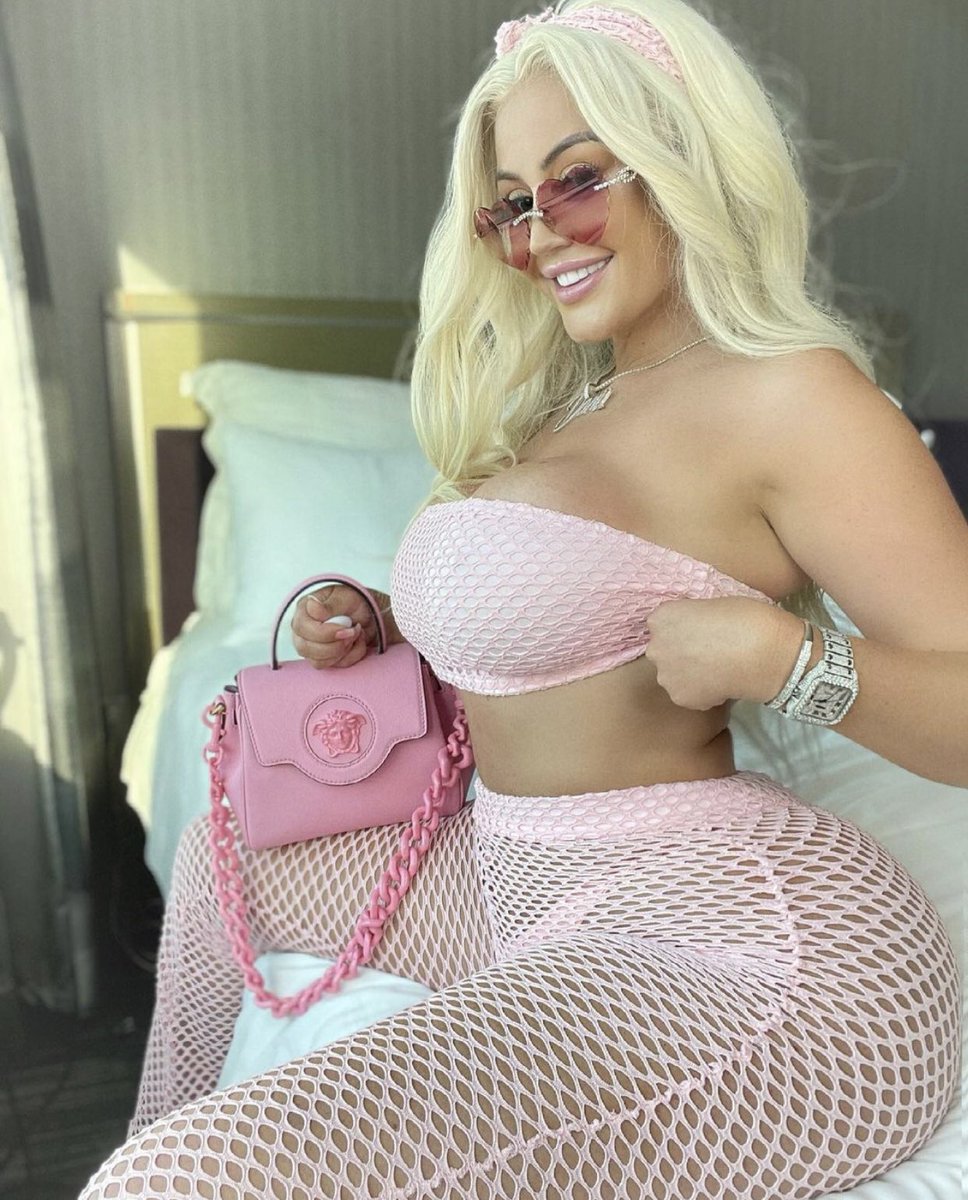 BanksFc1's tweet photo. Just a Barbie in search of her ken 🤩🤷🏼‍♀️🐰��� https://t.co/nuNtP2yA7W