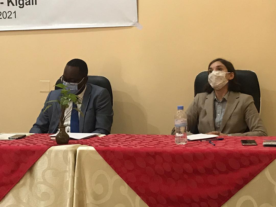 “L'<a href="/ambafrancerwa/">Ambassade de France au Rwanda 🇫🇷🇪🇺</a> continuera de vous appuyer pour la réussite de votre mission d’informer l’audience Francophone en ce qui de la #Covid-19. Nous sommes déjà ensemble dans d'otr secteurs coe l’éducation,la culture,..", Juliette Bigot, Directrice de l'Institut français du Rwanda. |