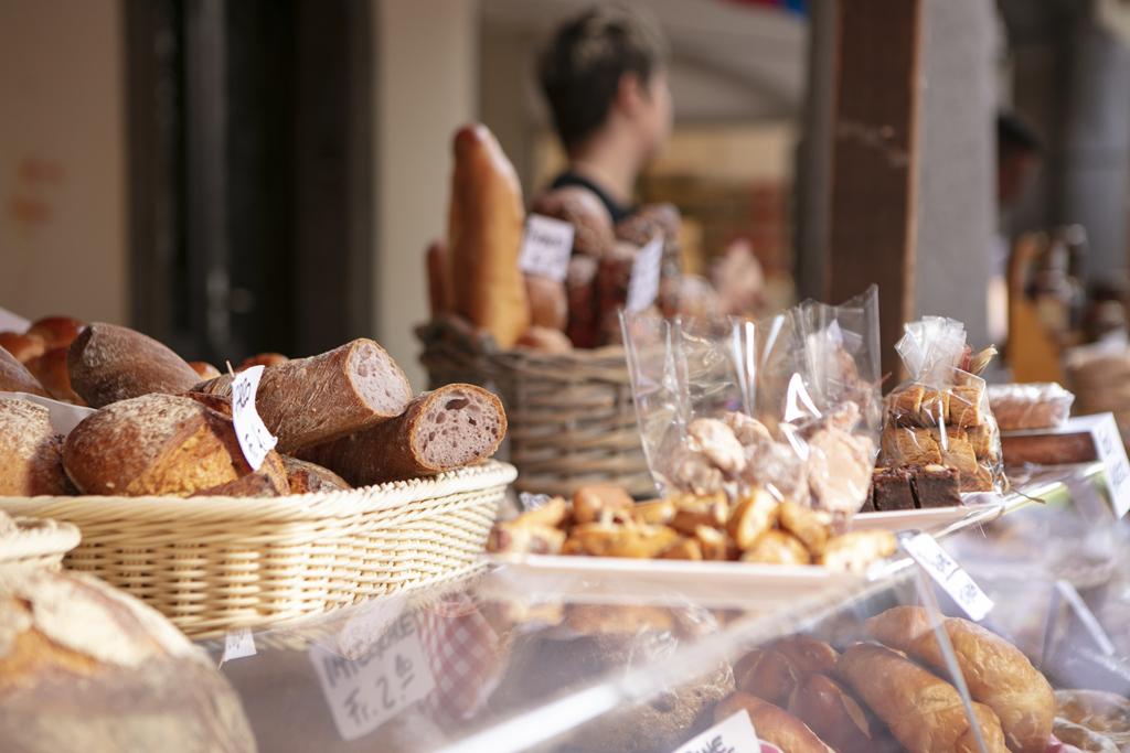 MySwitzerland_e's tweet photo. #ExcursionTip: The Saturday market in Bellinzona @ticinoturismo – as well as sampling delicious Ticino specialities, you can round off your trip by enjoying a coffee on the Piazza Nosetto.  

#bellinzonaevalli https://t.co/stvKOI9xb8 https://t.co/rYsMYsik0T