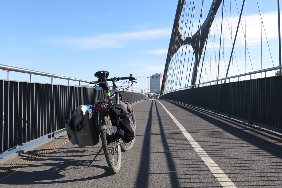 Heute zum #Weltfahrradtag fällt der Startschuss für das <a href="/STADTRADELN/">STADTRADELN</a> 2021 in #FrankfurtAmMain. Unser Team „Shift Bikers“ ist natürlich wieder mit dabei! Gemeinsam werden wir in den nächsten 21 Tagen ordentlich in die Pedale treten. #Stadtradeln #BetterTogether #ShiftTheFuture