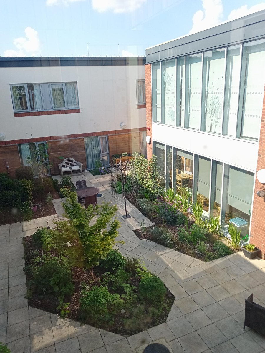 VidaHealthcare1's tweet photo. Sunshine state of mind! 🌞😎

For more information about our homes visit https://t.co/VgKhUkNfbZ

#Harrogate #VidaHall #VidaGrange https://t.co/Ly4U8XO7eC