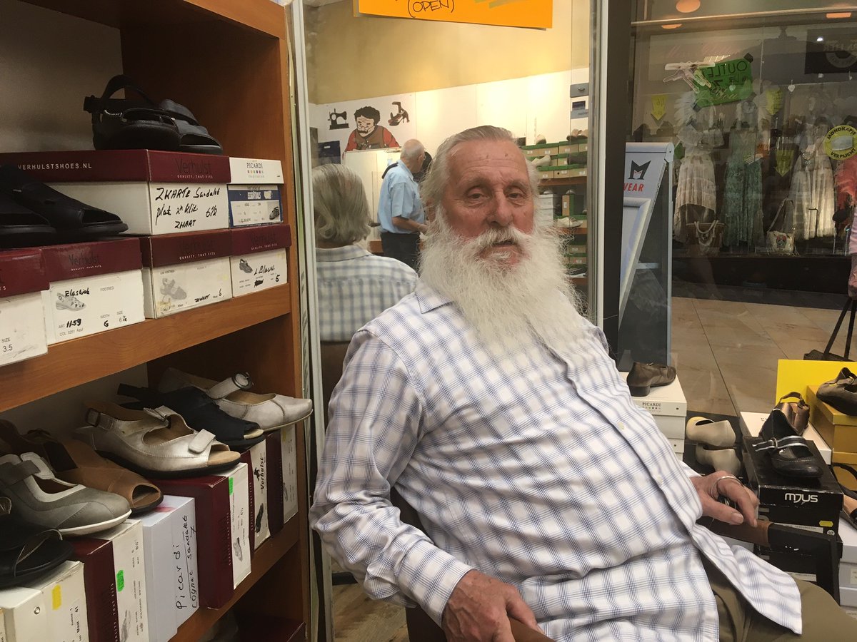 Winkelier in de Passage start inzamelingsactie voor door diefstal van peddels gedupeerde Guus Klepke (85).