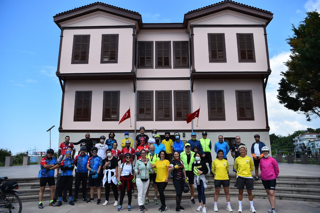 Sağlıklı bir hayat için herkes bisiklet sürebilir dedik, komşularımız ile #DünyaBisikletGünü’nde pedalları çevirdik.