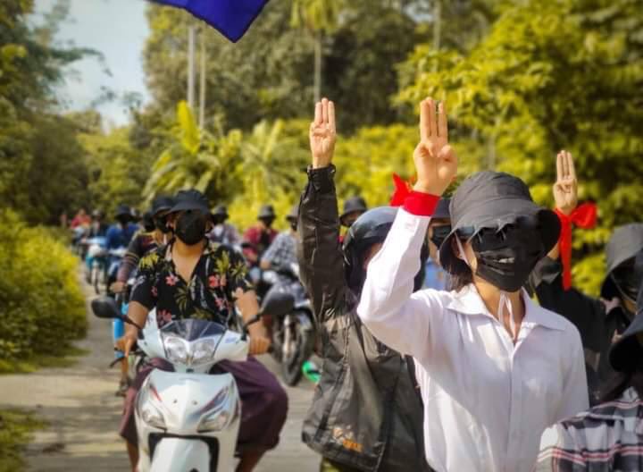 KhlainP's tweet photo. Gen Z Youths from Paung, Mon State, staged a protest against military dictatorship and demanded to release our detained political leaders immediately.
#LessTalkMoreActionsASEAN #June3Coup #WhatsHappeningInMyanmar https://t.co/iRAOpuV5A4
