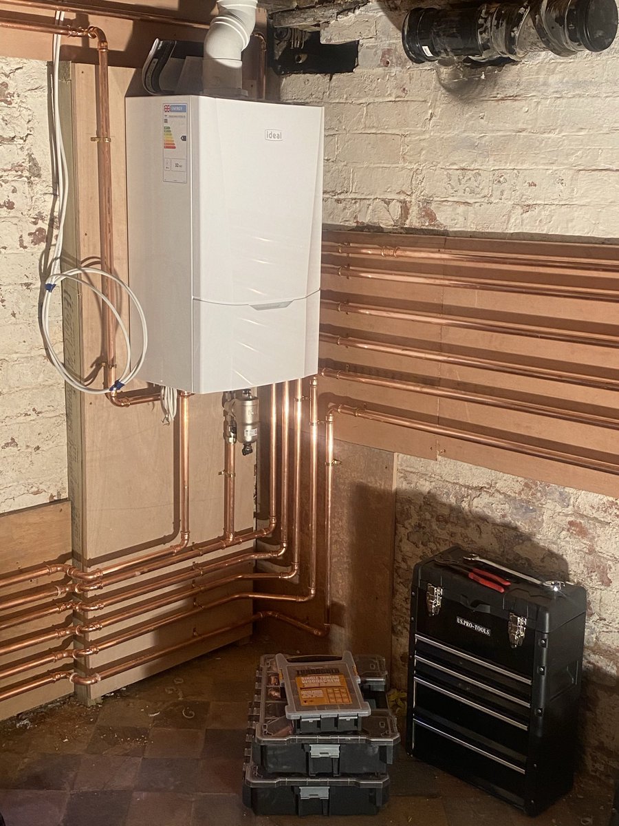 kizzaheath's tweet photo. it’s been a pleasure doing this job just a few more bits to finish but loved it !! meet marius and his 2 lovely cylinders @idealheating #pipeworkoftheweek https://t.co/yMDhEVQsTD