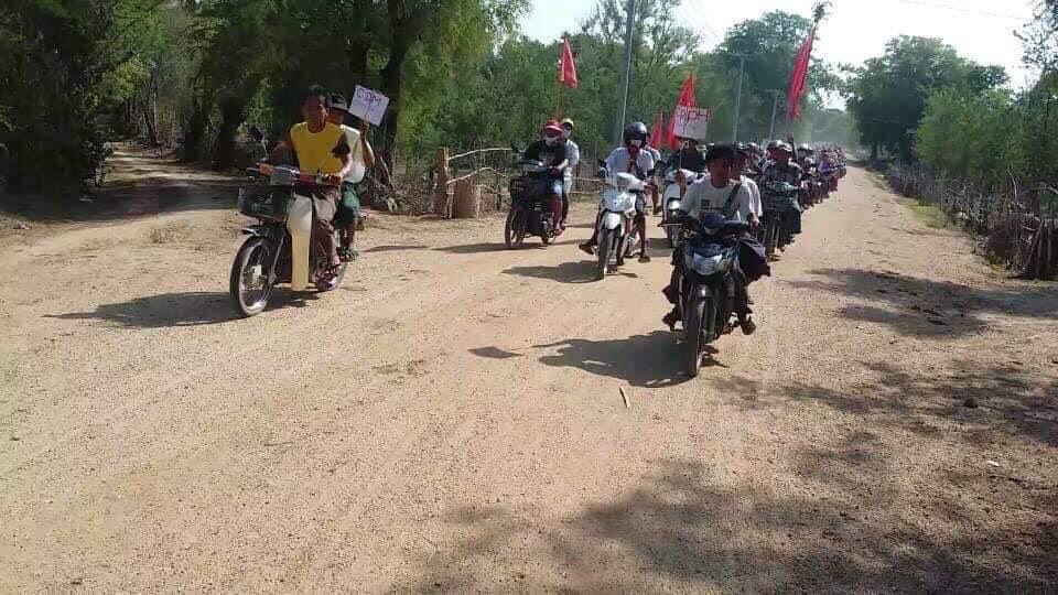 KhlainP's tweet photo. Anti-coup protest by hundreds of people in Southern Part of Myaing Tsp, Magway.
#LessTalkMoreActionsASEAN #June3Coup #WhatsHappeningInMyanmar https://t.co/Kp8YTKMBXz