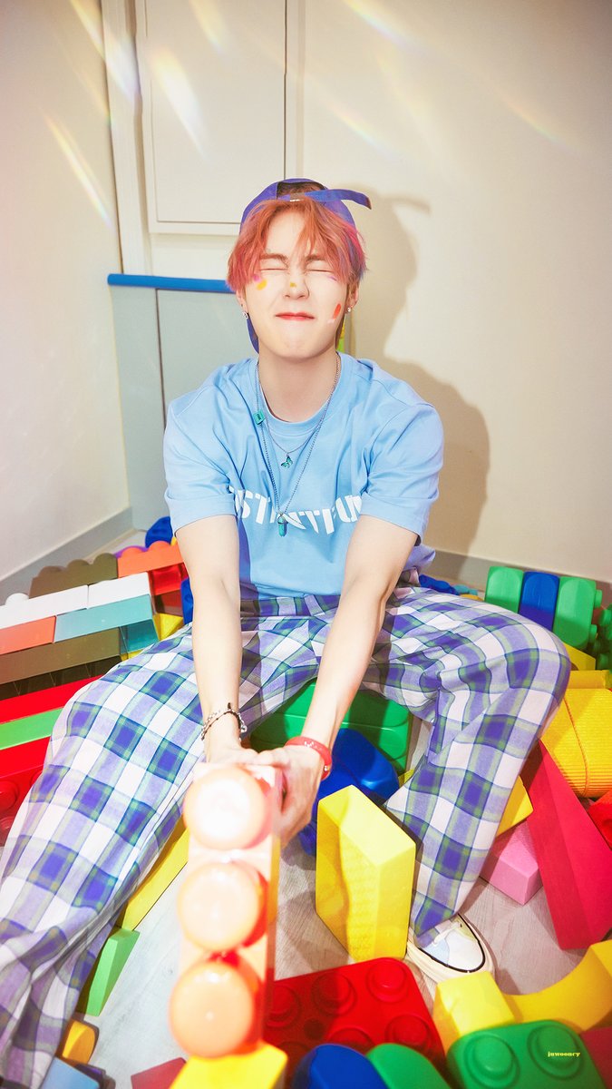 🟪🟦🟨

#하성운 #Sneakers