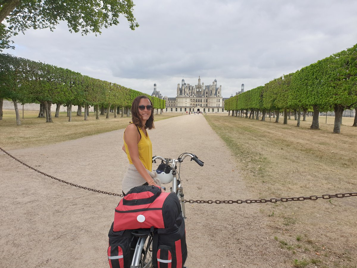 KayakCom's tweet image. Aujourd’hui c’est la #JourneeMondialepourleVelo, mais c’est aussi l’#anniversaire de notre chargée des #relationspresse. Pour l'occasion, nous avons souhaité vous partager une photo d’elle parcourant la Loire à vélo l’été 2020 😍Encore un #joyeuxanniversaire Clémentine !