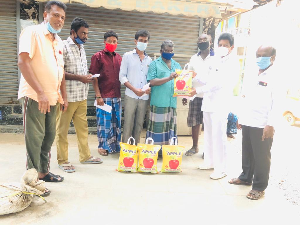 thamaraishyam's tweet photo. இன்று 03.06.2021 வடசென்னை கிழக்கு மாவட்டம், ஆர்.கே.நகரில் மாவட்ட தலைவர் M.S.திரவியம் அவர்கள் கொரோனா ஊரடங்கால் அவதிப்படும் ஆட்டோ ஓட்டுநர்களுக்கு இலவச அரிசி மற்றும் நிதி உதவி வழங்கினார் .... 

#CongressForTN https://t.co/sWv4FAmoIm