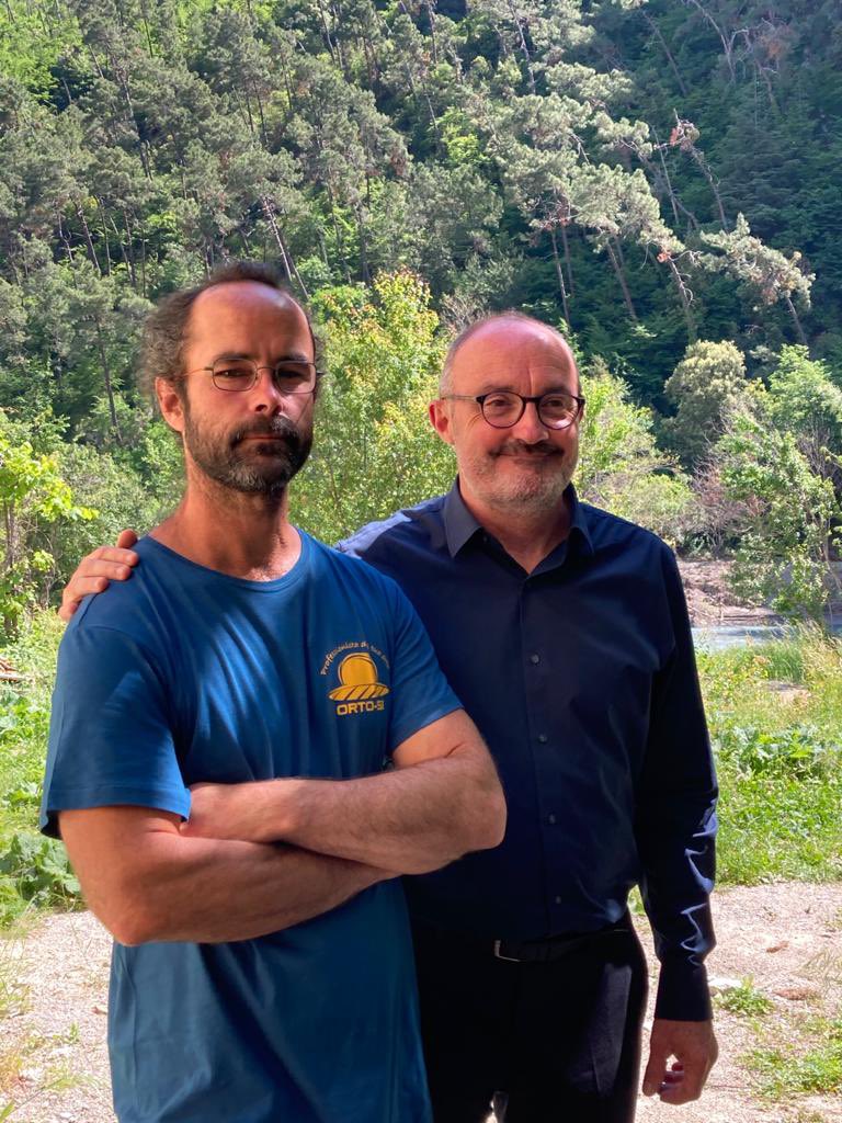 rsecoloetsocial's tweet photo. Rencontre avec @CedricHerrou pour échanger sur la situation dramatique des réfugiés dans la #Roya, et visite des Tuileries, futur lieu d’accueil de la communauté @emmaus_france dans la vallée #ReveillonslEspoir #PACA #felizia2021 https://t.co/CCB7I24NmB