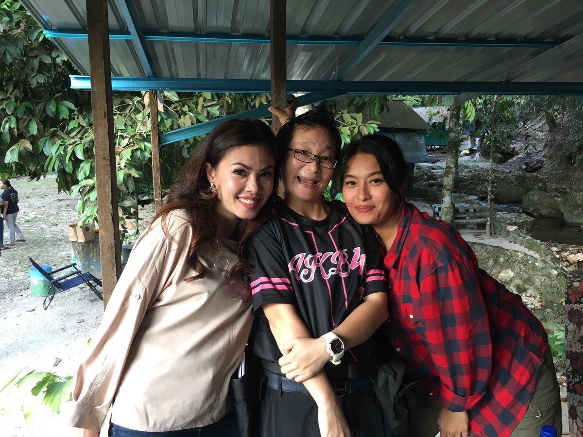 paulinespeed's tweet photo. #blessed to work with talented #actress This time not as #assistantdirector but #scheduler cum #talent #divapopular #awesometv @iamTizZaqyah #ilovemyjob #lifeofafilmmaker https://t.co/qXqjJkMytX