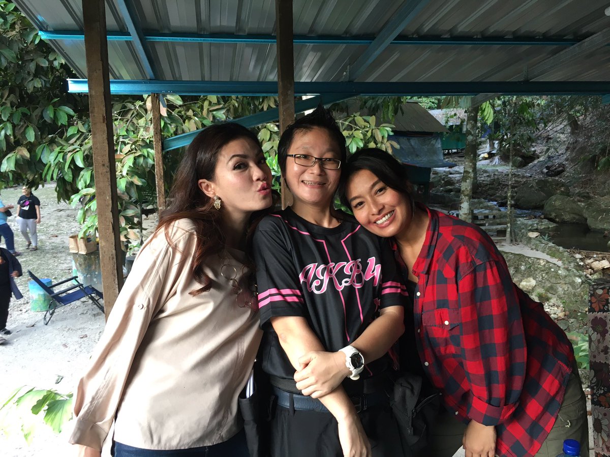 paulinespeed's tweet photo. #blessed to work with talented #actress This time not as #assistantdirector but #scheduler cum #talent #divapopular #awesometv @iamTizZaqyah #ilovemyjob #lifeofafilmmaker https://t.co/qXqjJkMytX