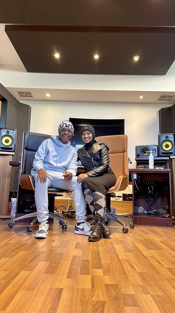 OskidoIBelieve's tweet photo. @ZonkeMusic studio sessions can’t for the drop 🔥 https://t.co/gsmNqA12ya