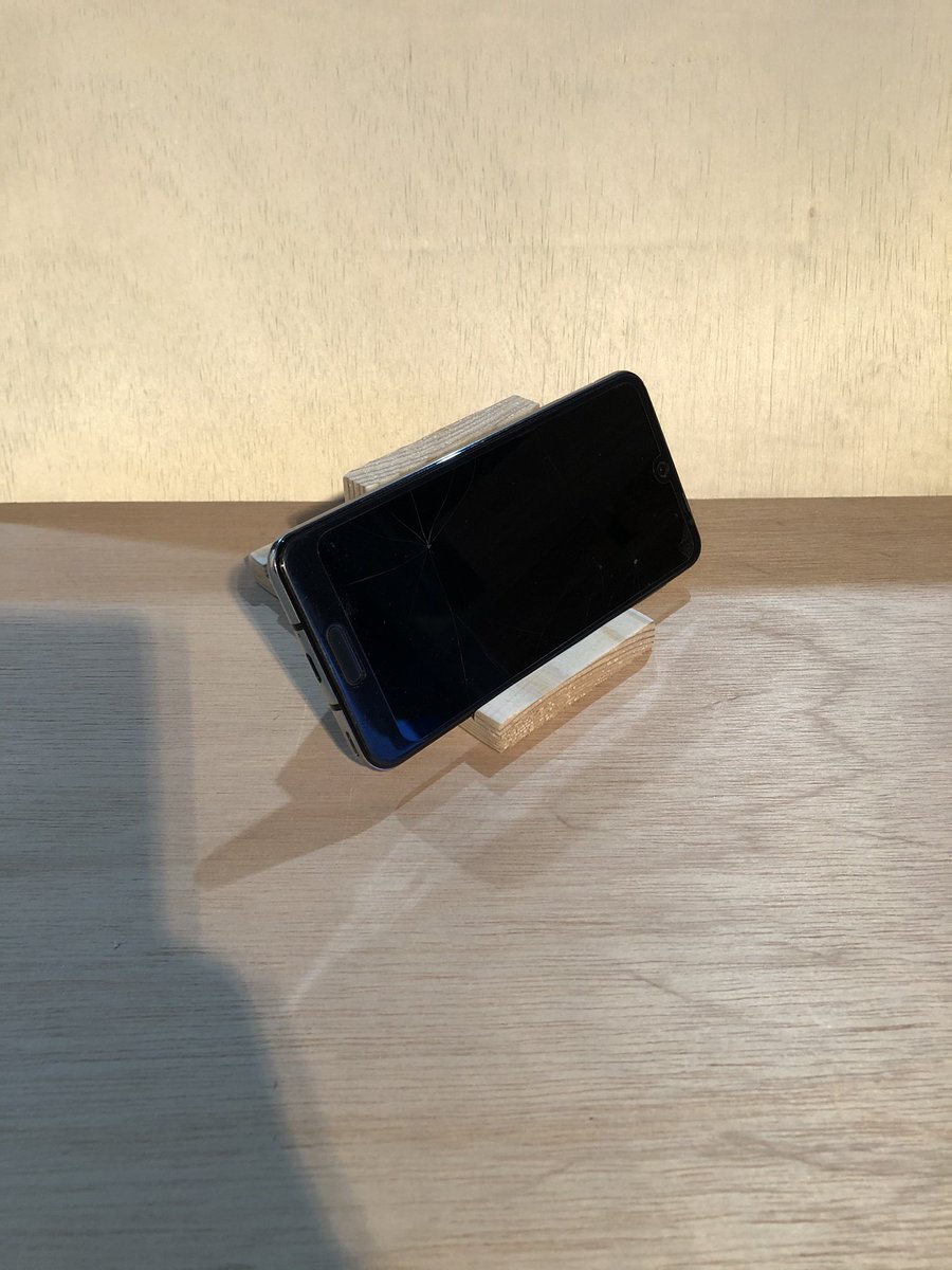 スマホスタンド
2種類の角度を選べます
横置きにも対応しています
#DIY