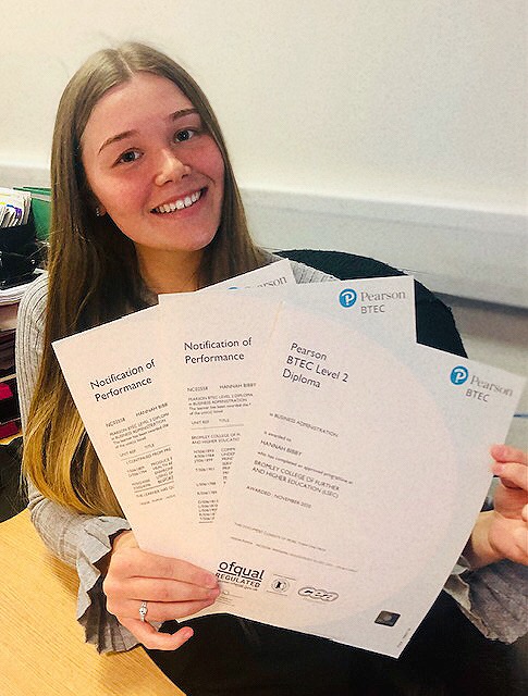 AbsoluteHygiene's tweet image. The desire to learn, coupled with oodles of determination’ is a strong ingredient of winners. Hannah Bibby, is achieving great results, and has finally received her certificates. 📜🎓📈 #winner #success #apprenticeships