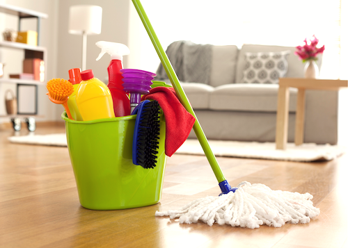 ✨Quick Cleaning List
1)Clean the whole house-not one room at a time
2)Clear clutter
3)Dust, vacuum, sweep, then mop
4)Wipe mirrors/glass
5)Disinfect countertops/surfaces
6)Clean tubs, sinks &amp; toilets

Request a quote &amp; receive 20% OFF your first cleaning

greenhauscleaning.com/request-a-quot…