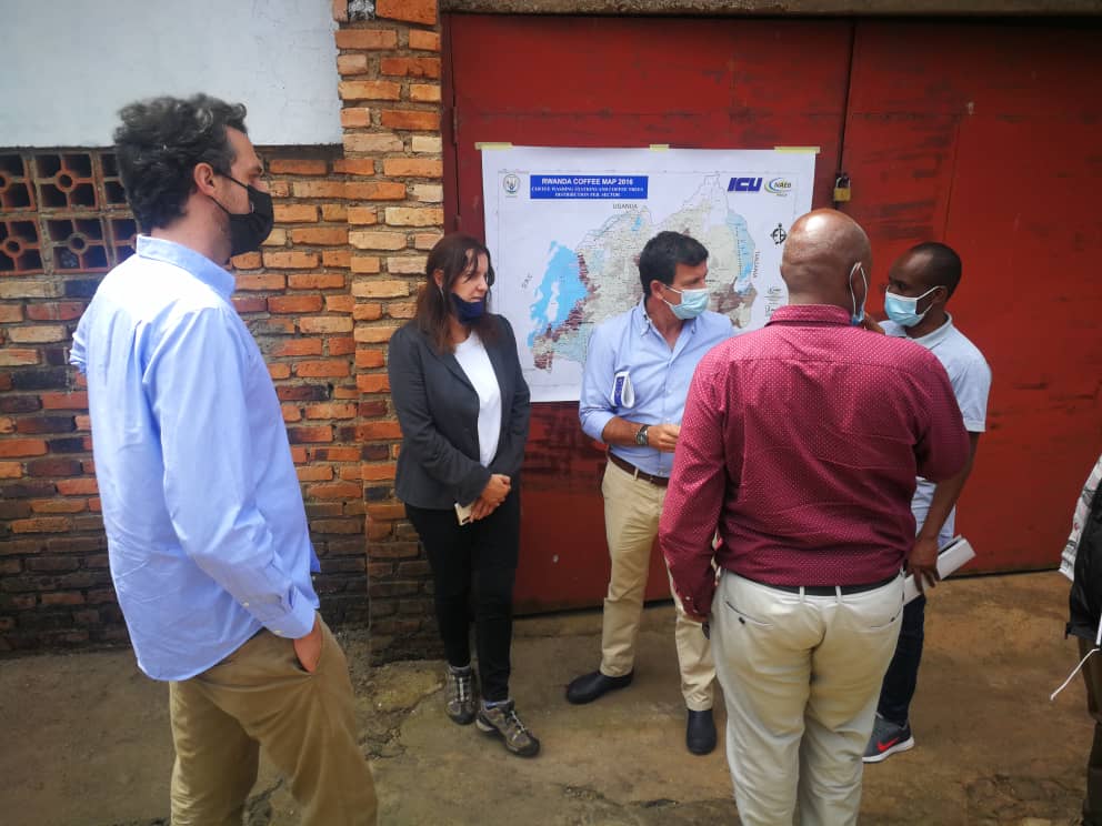 uevode's tweet photo. Yesterday,🇪🇺 Amb.@nicolabellomo joined farmers at Nyakizu CWS in coffee harvesting and processing. He was visiting the coffee project funded by the🇪🇺EU and implemented by ICU @EUinRW @RwandAgriExport @eacmarkup https://t.co/WP52afHv3z