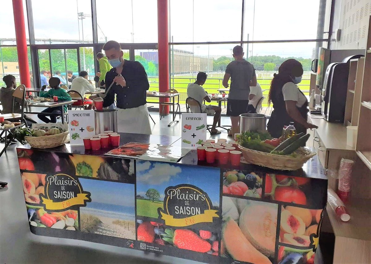 ⚽️Hier, en collaboration avec #Newrest nous avons proposé aux joueurs, personnels et staff du <a href="/ToulouseFC/">Toulouse FC</a> une dégustation de #smoothies 🍓🍈et gaspachos🥒🍅préparés avec nos fruits et légumes frais #locaux. Un moment alliant #pédagogie, #fraicheur et #dégustation. 
#tfc #RHD #gaf