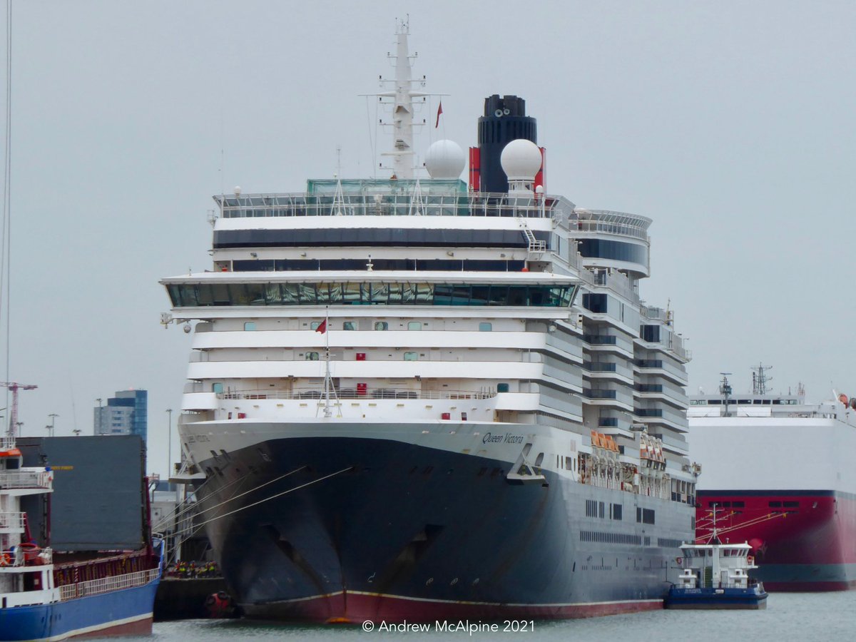 CruiseshipP's tweet photo. Today’s cruise ship line up in #Southampton could be sponsored by @cunardline as #QueenVictoria & #QueenElizebeth are both alongside. #cruiseshiplineup @ABPSouthampton #cruise #Cunard https://t.co/lkgrasSGZQ