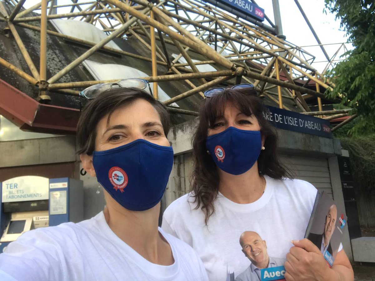 Renaissance_38's tweet photo. 🚲🚆 Bourgoin-Jallieu, La Verpillière, Grenoble, Voiron, Vienne, Isle d'Abeau, Moirans...

Nous étions ce matin nombreux à aller à la rencontre des voyageurs isérois devant les gares pour leur présenter les propositions de la liste de @BrunoBonnellOff #AURALP sur la mobilité. https://t.co/sxabyl7HpH