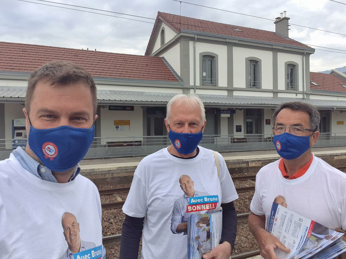 Renaissance_38's tweet photo. 🚲🚆 Bourgoin-Jallieu, La Verpillière, Grenoble, Voiron, Vienne, Isle d'Abeau, Moirans...

Nous étions ce matin nombreux à aller à la rencontre des voyageurs isérois devant les gares pour leur présenter les propositions de la liste de @BrunoBonnellOff #AURALP sur la mobilité. https://t.co/sxabyl7HpH