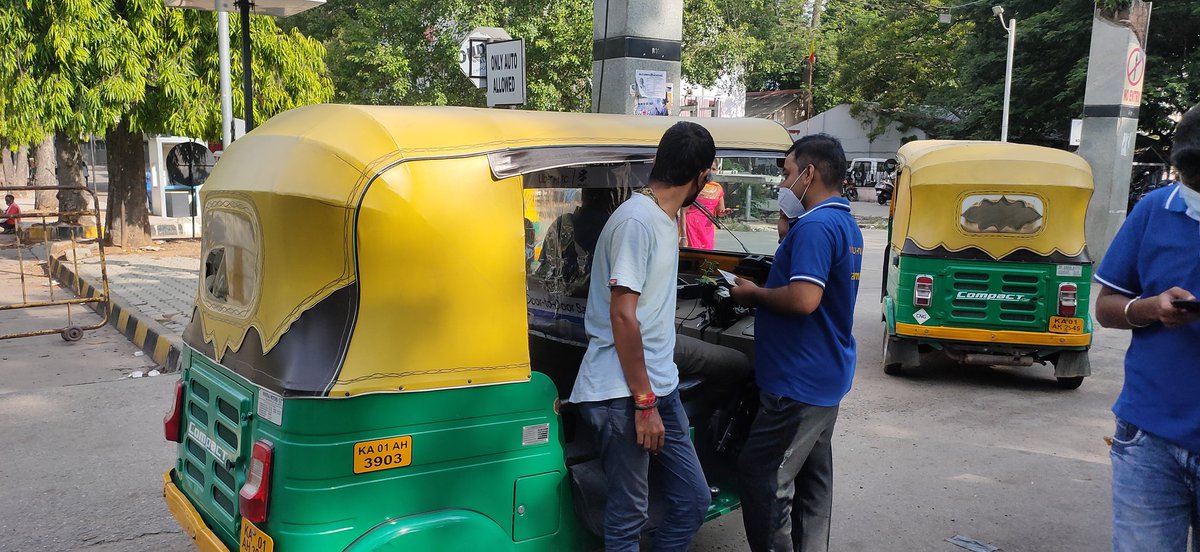 VinodKartavya's tweet image. It is the duty of every citizen to help in reaching the government schemes to the beneficiaries.
Team Bengaluru Hudugaru is one such bunch of friends. Day 6.
#FreeOnlineApplication for Driver&apos;s of Bengaluru. #COVID19 #relief #Fund. @deepolice12 @ANI @publictvnews @tv5newsnow