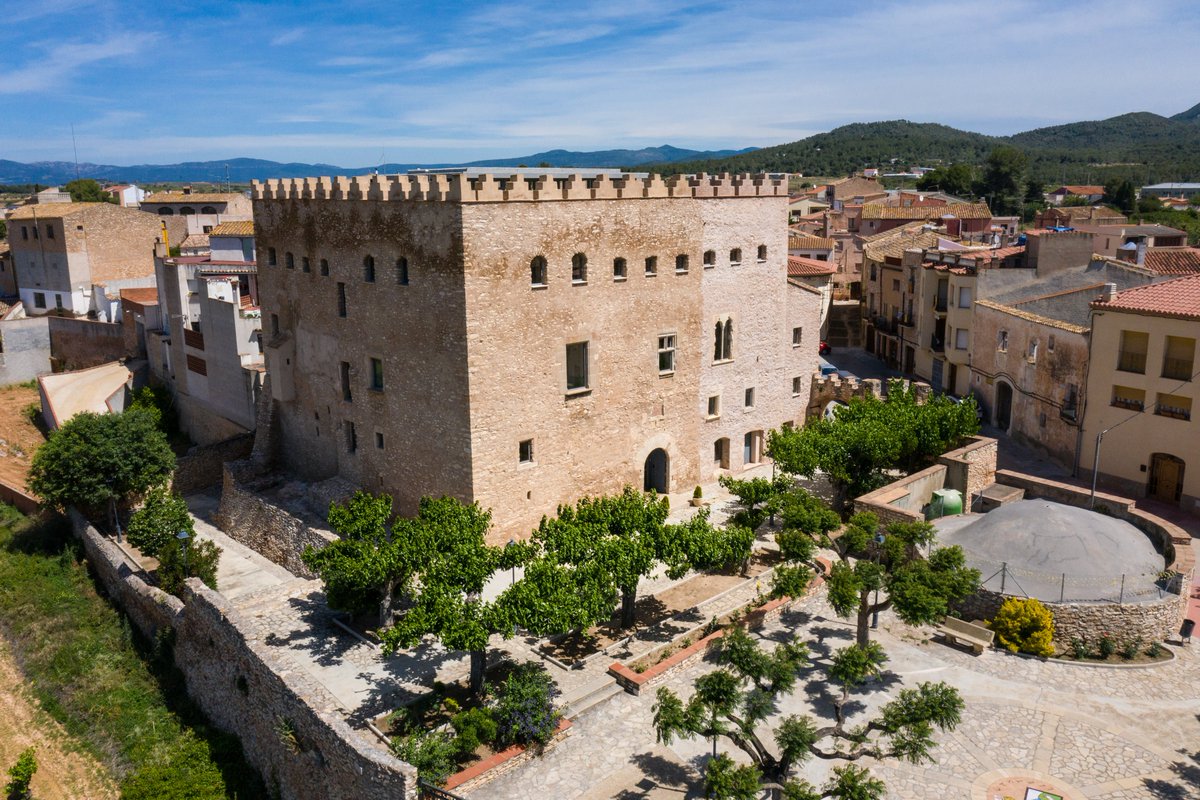 ConsellAltCamp's tweet photo. Sabeu de quina època forma part el Castell de Rodonyà?
Tota la informació a la web: https://t.co/p9LBw0CAaK
Alt Camp, Història i Patrimoni.
#AltCampHiP #consellaltcamp #altcamp #Rodonya #castell #castellrodonya #historia #patrimoni @ajuntamentrodonya #fonsUEcat https://t.co/UuY3nOQjAd